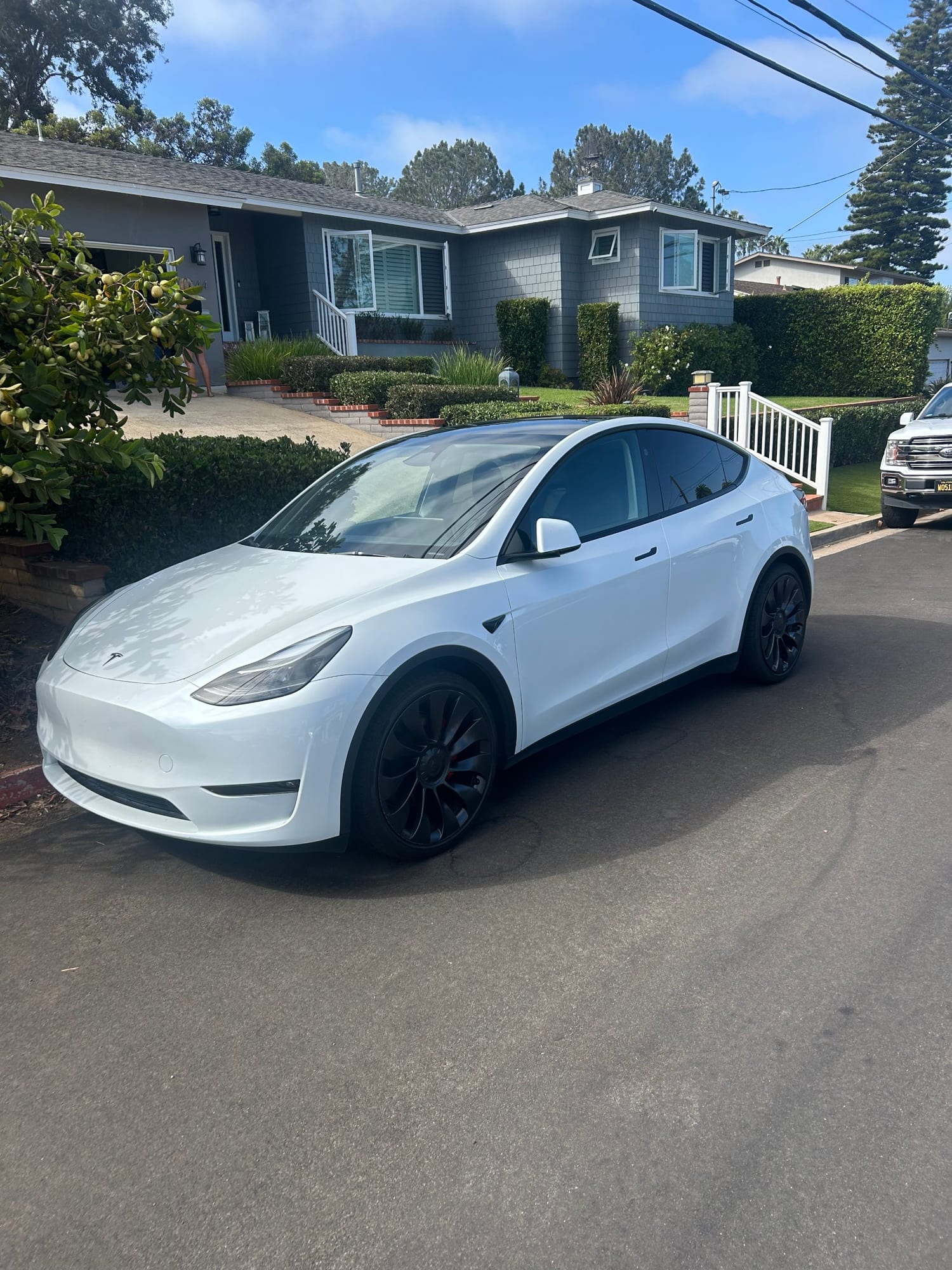 2023 Tesla Model Y Performance All-Wheel Drive — photo 1 of 4