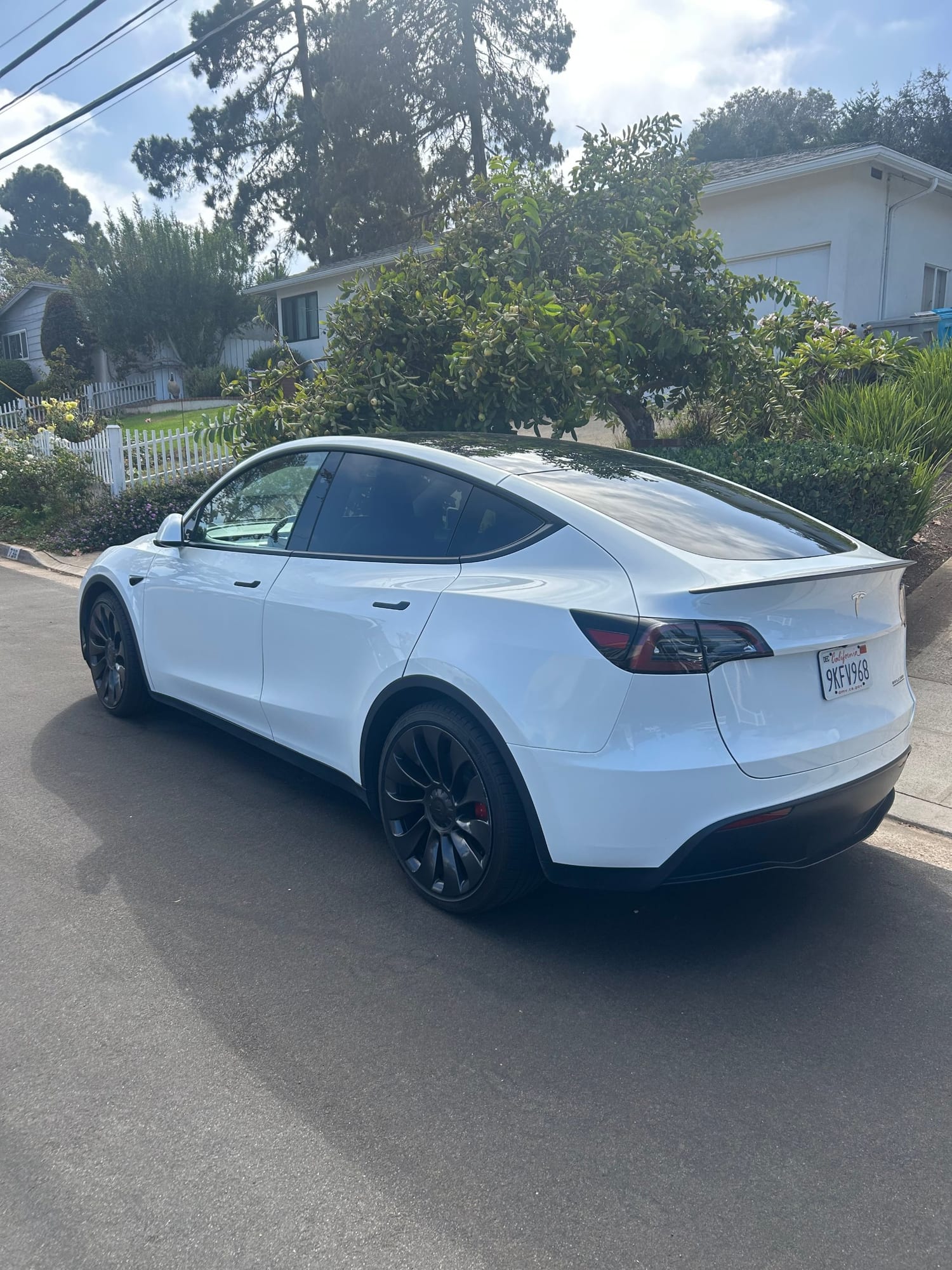 2023 Tesla Model Y Performance All-Wheel Drive — photo 2 of 4