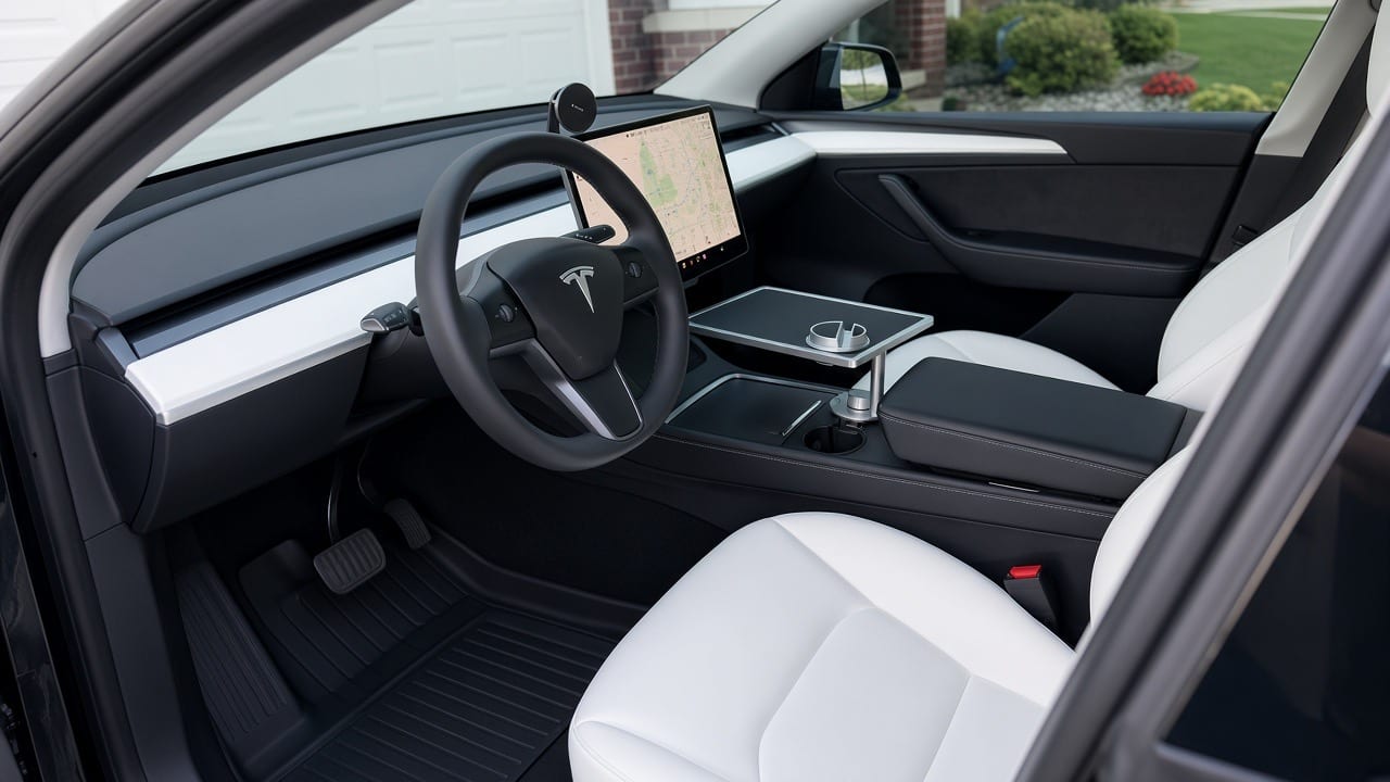 2025 Tesla Model Y Long Range All-Wheel Drive in Solid Black — photo 2 of 6