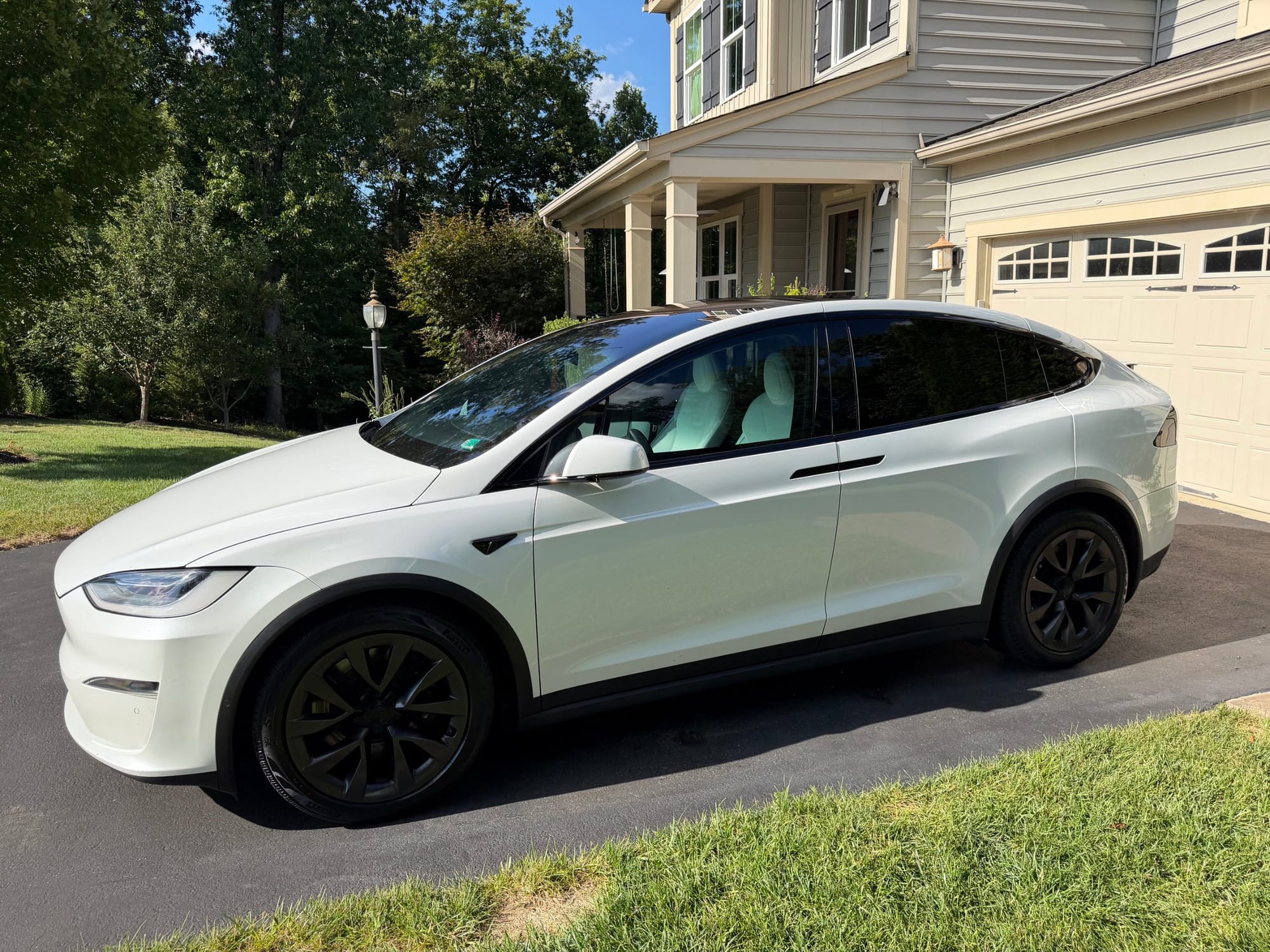 2023 Tesla Model X Plaid in Pearl White Multi-Coat — photo 2 of 19