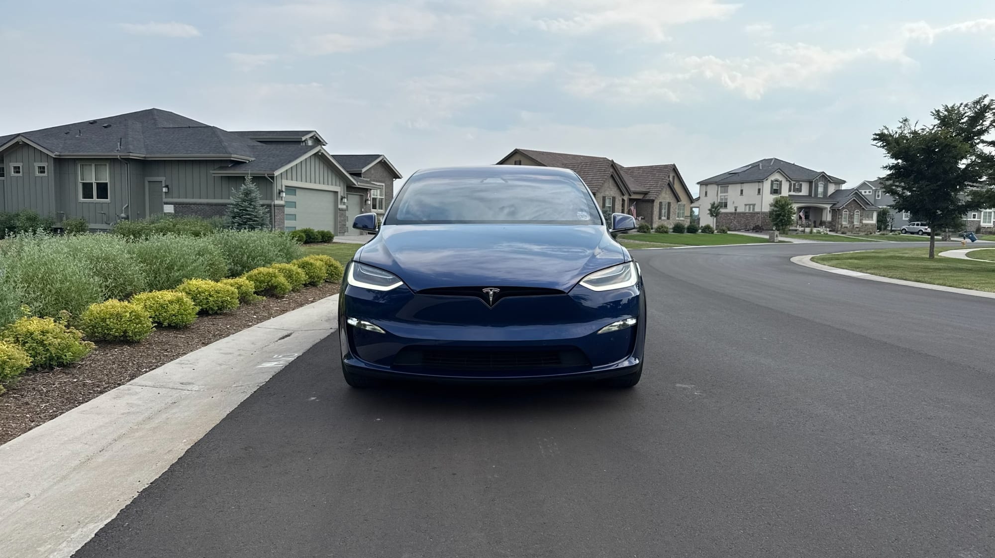 2022 Tesla Model X Plaid — photo 2 of 9