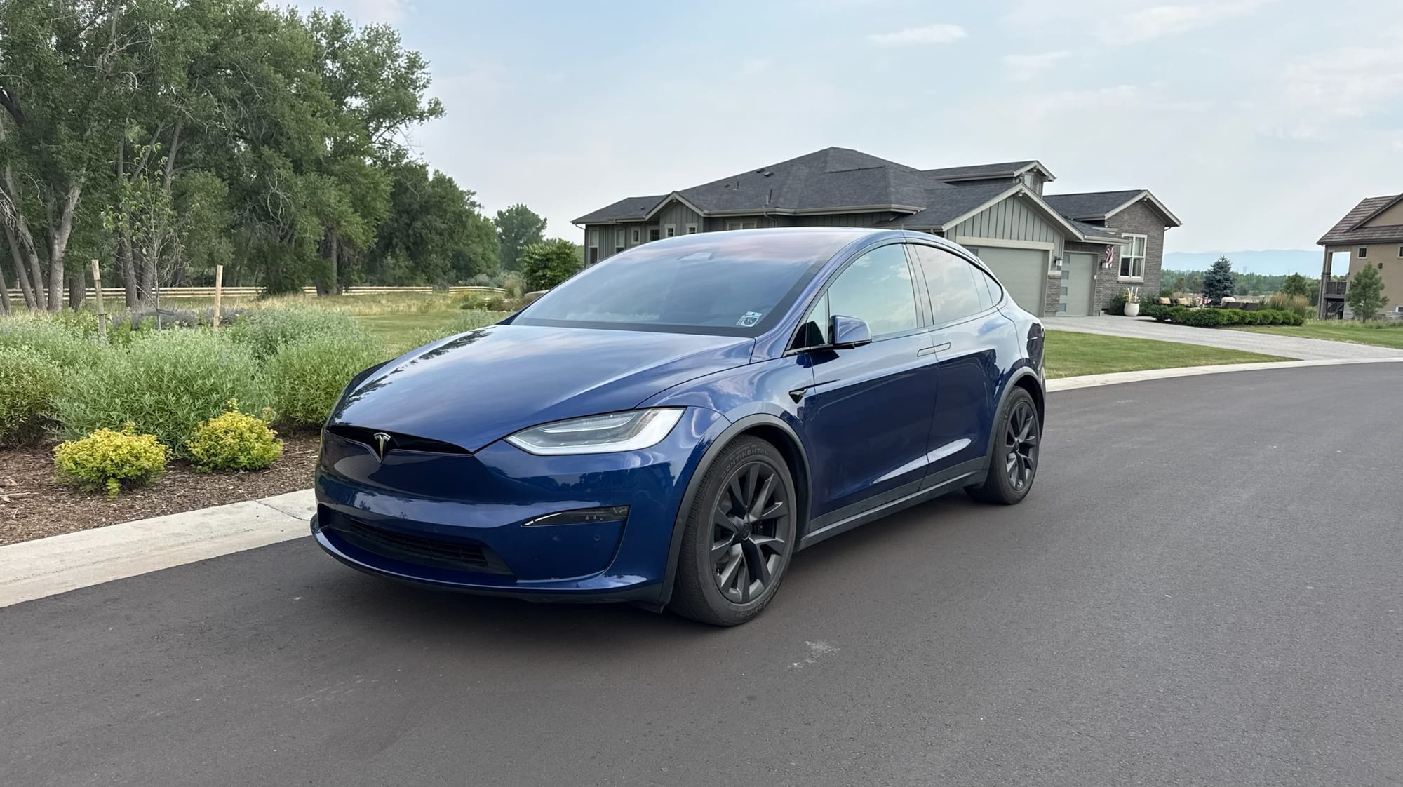 2022 Tesla Model X Plaid — photo 1 of 9